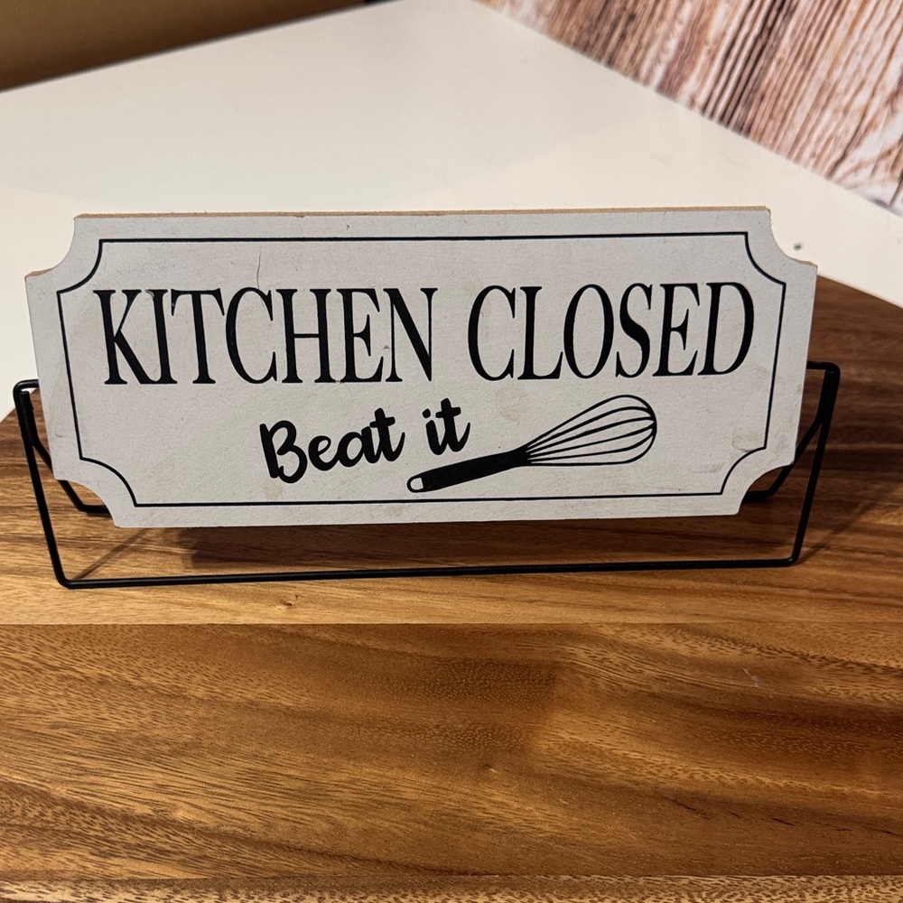 Charming Kitchen Closed Sign with Whisk Design